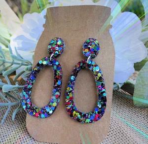 Boucles d'oreilles en résine brodée, bijoux de mode en acier inoxydable faits à la main pour femmes et filles, look classique de mariage, haute qualité - Product Image 1