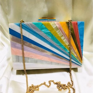 Bolso de mano de resina CROWN FOODS INDIA para mujer, cierre magnético, diseño de cuentas de diamantes de imitación, bolso de uso diario - Product Image 1