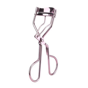 Recourbe-cils incurvé avancé offrant une portée maximale des cils avec des coussinets en silicone doux pour un recourbement sans effort - Product Image 1