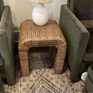 Table d'extrémité en jacinthe d'eau naturelle de haute qualité base en U meubles de salon accrocheurs tissés à la main en gros du Vietnam - Product Image 5