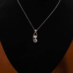 Radiant 14KT Solid White Gold Pendant Romantic Round Cut Lab Grown Diamond pour l'élégance de tous les jours ou les occasions spéciales - Product Image 1