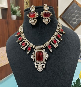 Conjunto de Collar y Aretes de Piedras Kundan Chapadas en Oro de Primera Calidad Real con Incrustaciones de Diamantes para Bodas, Colección para Mujer - Product Image 2