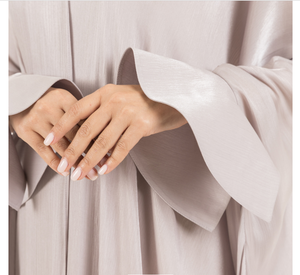 Abaya abierta Lila plisada fluida con mangas acampanadas y cuello en V Ropa modesta elegante para un estilo sin esfuerzo de día a noche - Product Image 3