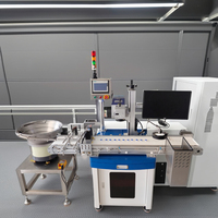 Machine de marquage laser UV rotative et d'alimentation automatique des bouchons avec système d'inspection et de rejet visuel pour logo, date, code QR
