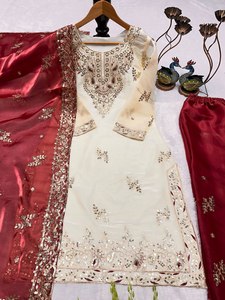 Ensemble Kurta et Palazzo pour femmes en soie Gmy avec dupatta brodée, tenue ethnique pour les fêtes - Product Image 4