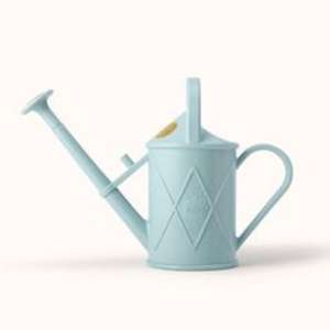 Bidon d'eau en métal léger d'inspiration antique élégant pour les amateurs de plantes avec un matériau antirouille, une construction durable et un charme décoratif - Product Image 4