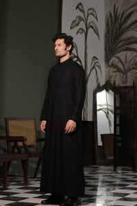 Nouvelle Thobe Homme Style Omanais à Manches Longues et Col Rond, Coupe Moderne, Idéale pour les Cérémonies Formelles, les Fêtes de l'Aïd et la Prière Quotidienne - Product Image 3