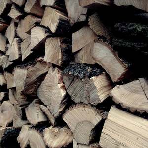 Troncos de leña secados al horno de primera calidad para calefacción interior y exterior | Leña de madera dura de combustión limpia para barbacoa, estufa y uso en chimenea - Product Image 2