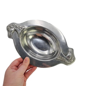 Bol de service en aluminium rustique avec texture antique adapté aux cuisines traditionnelles et aux repas de vacances intérieurs de ferme - Product Image 1