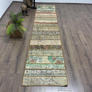 Tapis turc vintage écologique vert abstrait en patchwork de laine avec envers en latex, 2,3 x 10,5 pieds - Product Image 1