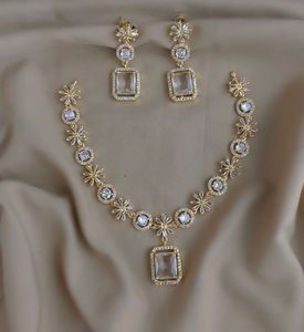 Ensemble de colliers à finition mate CZ Ensemble de colliers à usure minimale Beau design Complète toutes les tenues Collier simple pour les femmes - Product Image 1