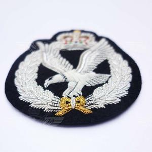 Granadas de labios bordadas a mano Royal Ar Forke ROF GOLD WIRED Bordado Camanda Blazer Badge - Product Image 5