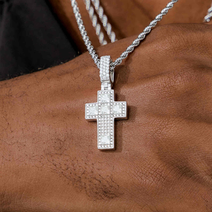 Pendentif personnalisé moderne hip-hop serti de CZ plaqué or en alliage - Product Image 3