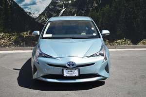 2016 pour Toyota Prius Four FWD cuir léger SUV d'occasion - Product Image 4