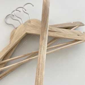 Percha de Madera de Acero de Una Sola Capa, Organizador de Ropa Moderno y Duradero, Proveedor Mayorista de Fábrica - Product Image 4