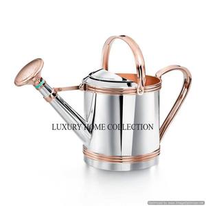 Regadera de Metal con Diseño Floral en Acabado de Cobre Premium Hecha a Mano con Boquilla Curva para un Riego sin Esfuerzo - Product Image 4