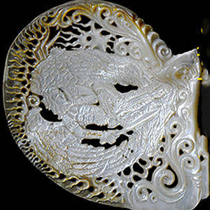 Ornement de sculpture Chevalier Ange, style artisanal en coquillage naturel, technique de sculpture, bijoux en coquillage, motif - Product Image 2