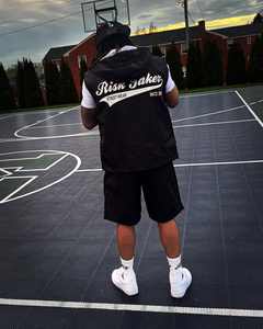 Traje de jogging con logotipo bordado personalizado, chándal de nailon, chaqueta recortada con media cremallera y conjunto de pantalones cortos cortavientos - Product Image 4