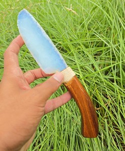 มีดหัวลูกศรทำมือจากโอปอลไลท์คุณภาพพรีเมียม งานแกะสลักจากอินเดีย ใช้ตกแต่งแท่นบูชา ดีไซน์มาสคอต ผลิตภัณฑ์จากหินมุนธาอาเกต บริษัทมุนธาอาเกต เอ็กซ์พอร์ต - Product Image 3