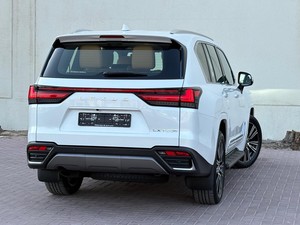 รถยนต์ Lexus LX600 สีขาว ปี 2025 สภาพดีเยี่ยม เครื่องยนต์ 3.5L V6 Turbo Sport กำลัง 409 แรงม้า/5200 รอบต่อนาที 6 สูบ 7 ที่นั่ง เกียร์อัตโนมัติ 10 สปีด - Product Image 6