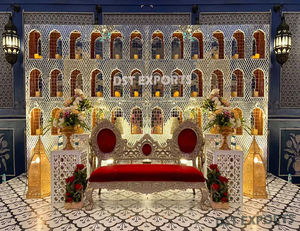 Cadre de scène en bois de style moghol pour Nikaah, avec fond en miroir argenté, cadre de scène en bois artisanal, Australie - Product Image 3