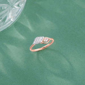 แหวนเพชรกลีบดอกกุหลาบสีโรสโกลด์ - Product Image 1