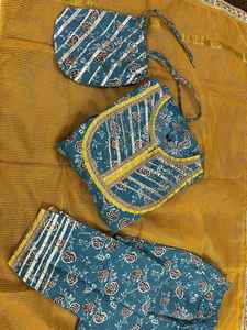 Long Kurtis avec coupe centrale pour les femmes tissus en coton indien bas prix pas cher Kurtis en gros imprimé Kurti avec pantalon commande en gros - Product Image 4