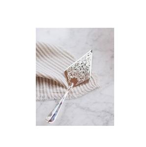Cuillère à gâteau en métal de qualité supérieure avec un design élégant idéal pour servir des gâteaux pendant les fêtes et les cérémonies - Product Image 4