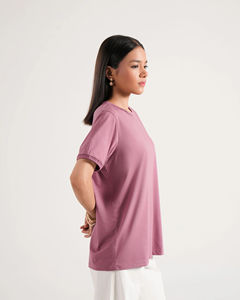 Camiseta de mujer de nuevo estilo, diseño corto personalizado con algodón de alta calidad, ajuste holgado y línea ajustada, patrón de estampado liso - Product Image 4