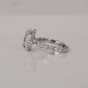 Anillo de compromiso de diamante cultivado en laboratorio de corte ovalado con Halo oculto 14K chapado en oro sólido estilo de moda acento anillo de regalo para mujer - Product Image 2