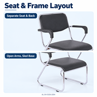 Chaise de visiteur moderne en similicuir PVC noir avec accoudoirs rembourrés et base chromée pour réunions de bureau, réceptions et salles d'attente
