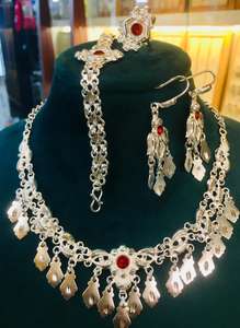 Boucles d'oreilles faites à la main pour dames porter des bijoux de mode grossistes en acier inoxydable indien pour cadeau - Product Image 3