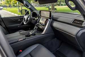 Lexus LX 600 2023, V6 biturbo, 4 roues motrices, pack esthétique - Product Image 6