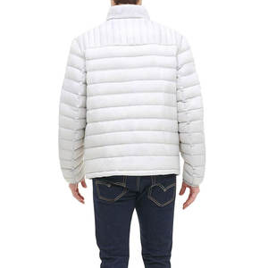 Chaqueta acolchada personalizada para hombre con exterior brillante y relleno de plumón, hecha como una chaqueta de plumón de lujo que se puede guardar, para chaquetas de hombre al por menor. - Product Image 6