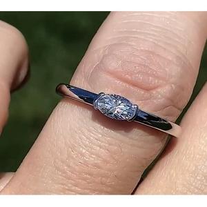 Anillo de diamante blanco cultivado en laboratorio IGI, banda ovalada chapada en oro de 14 quilates para compromiso de boda o como pieza de declaración - Product Image 1