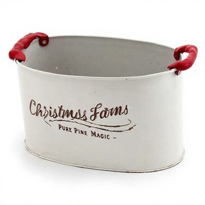Winterberry Trail Christmas planter ได้รับการออกแบบในโลหะทนต่อสภาพอากาศเหมาะสำหรับการตกแต่งสวนระเบียงและงานรื่นเริงสีเขียว - Product Image 6