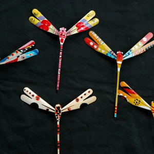 Décoration de libellule en bambou colorée peinte à la main Souvenir artisanal écologique pour Noël du Vietnam - Product Image 4