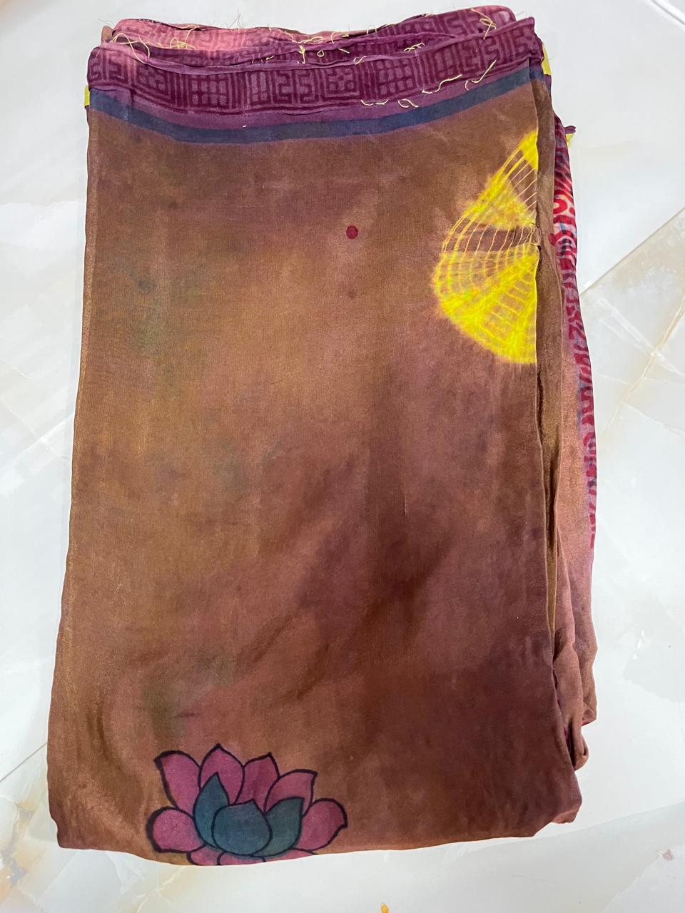 สีน้ำตาล, สีเหลืองลายมัดย้อม