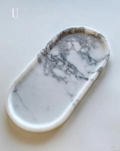 Bandeja de resina de diseño en tonos blancos y grises Bandeja hecha a mano con estilo para decoración del hogar Cocina y uso de regalos de la India - Product Image 2