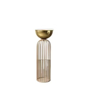 Jardinière extérieure classique avec support plaqué or Pot de fleur de décoration de jardin de balcon unique disponible au meilleur prix - Product Image 5