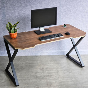 Escritorio para juegos de 140x70 cm, moderno, de madera contrachapada de carbono con patas de hierro en forma de X, requiere montaje GD68069 - Product Image 2