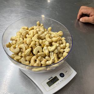 Noix de cajou crues biologiques AGRIKIM fiables, qualité supérieure du Vietnam, certifiées ISO 22000:2018, meilleur prix, haute qualité, 10 kg/20 kg Ms - Product Image 4