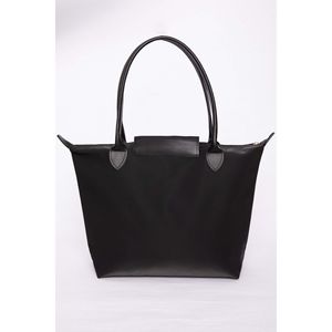กระเป๋าหนังสีดำแบบมีฝาปิด สะพายไหล่หรือถือได้ ของตกแต่งแฟชั่น - Product Image 2