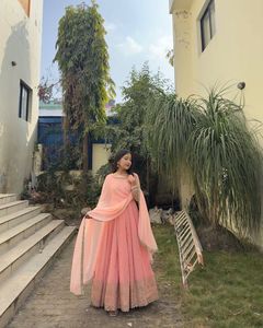 Nueva colección de ropa de fiesta Pure Georgette Secuencia completa y vestido bordado Zari con manga completa y traje de diseñador indio Dupatta - Product Image 5