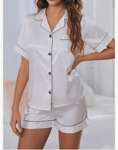 ชุดกลางคืนผ้าซาตินลายดอกไม้แบบผ่อนคลายของผู้หญิงชุดนอนผ้าไหมมีกระดุมกางเกงขาสั้นสีพื้น/สีพื้นสำหรับใส่ในฤดูร้อนชุดนอนเจ้าสาวที่หรูหรา - Product Image 1