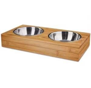 Cuenco de aluminio para perros, cuenco alimentador para mascotas en forma redonda con estante de madera en diseño moderno - Product Image 1