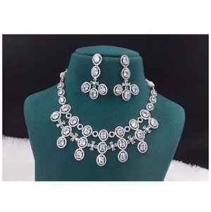 Ensemble de colliers de bijoux de mariée américains à la mode Superbe collier et boucles d'oreilles AD pour les mariages et les réceptions - Product Image 1