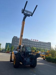 Manipulador Telescópico Hidráulico con Motor Diésel de 4.5 Toneladas y 17 Metros de Altura de Elevación, Montacargas Telescópico para Obras de Construcción - Product Image 2