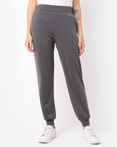 Ensemble de survêtement en velours pour femmes avec veste zippée et pantalon de jogging, tenue de sport classique en deux pièces, confortable pour tous les jours, prix bas, OEM - Product Image 4