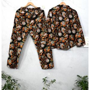 Ensemble de pyjama d'été en coton imprimé pour femmes, tissu doux et respirant, motif floral, séchage rapide, style décontracté et luxueux pour un confort optimal - Product Image 2